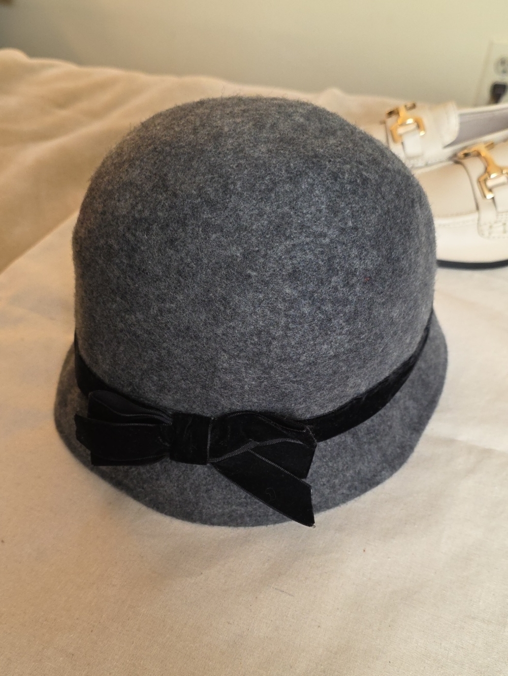 H&M Gray Cloche Hat with Black Velvet Bow